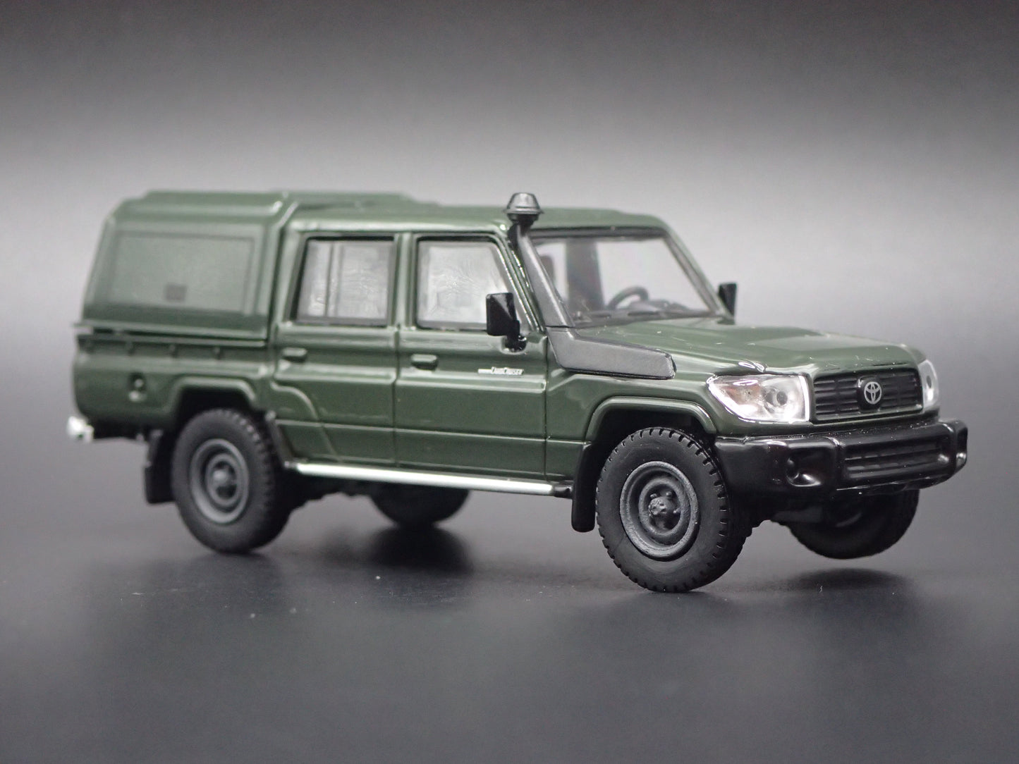 TOYOTA LAND CRUISER 70 SERIES DOUBLE CAB LC79 TRUCK 1/64 SCALE DIECAST MODEL CAR