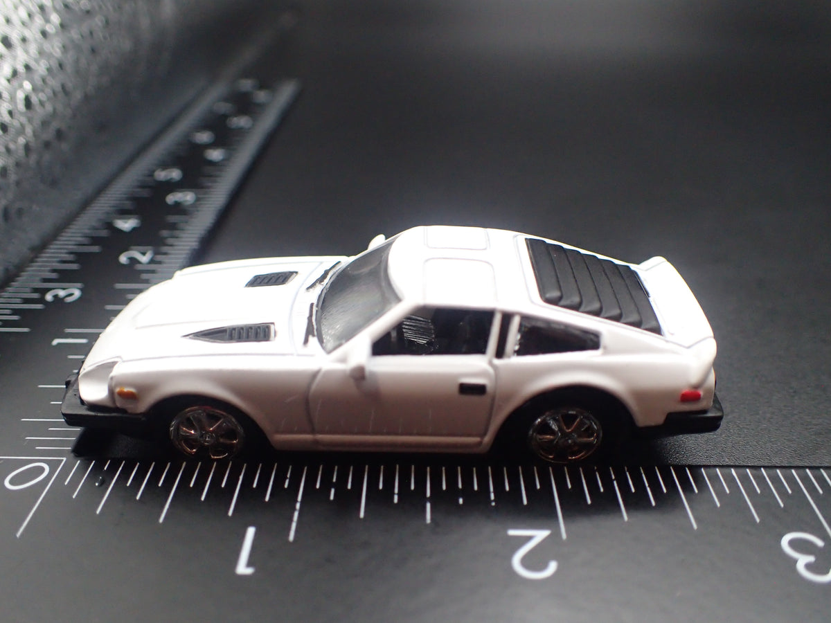 1981 81 DATSUN 280ZX TURBO WHITE 1:64 SCALE COLLECTIBLE DIORAMA DIECAST MODEL CAR