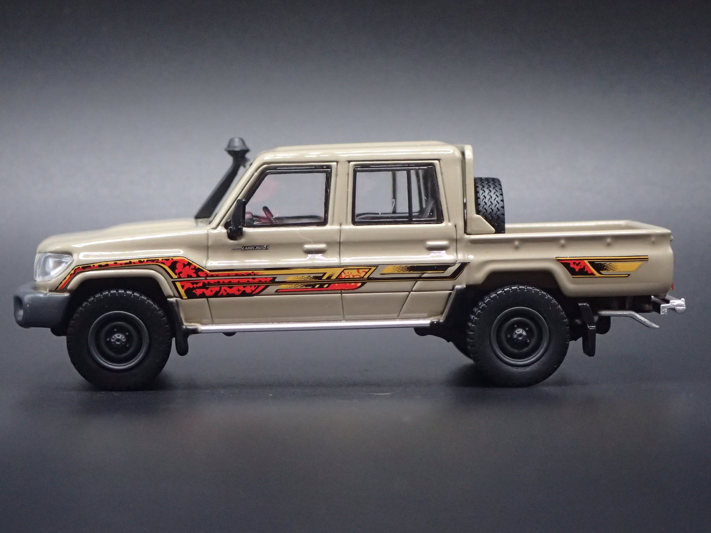 TOYOTA LAND CRUISER 70 SERIES DOUBLE CAB LC79 TRUCK 1/64 SCALE DIECAST MODEL CAR