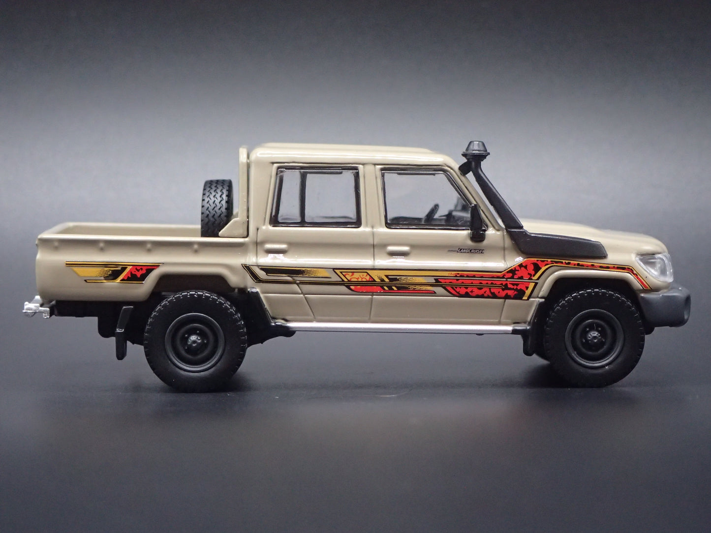 TOYOTA LAND CRUISER 70 SERIES DOUBLE CAB LC79 TRUCK 1/64 SCALE DIECAST MODEL CAR