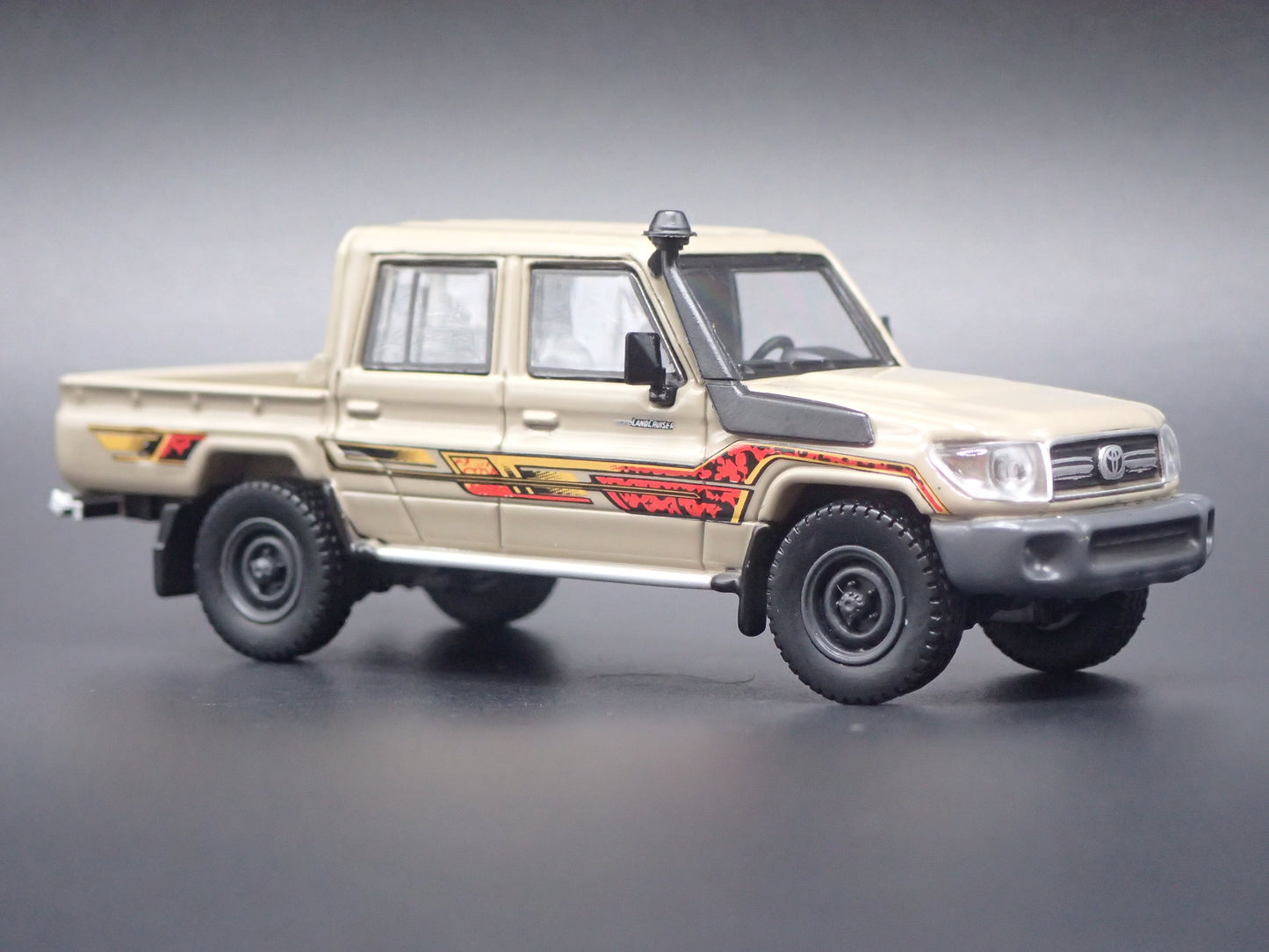 TOYOTA LAND CRUISER 70 SERIES DOUBLE CAB LC79 TRUCK 1/64 SCALE DIECAST MODEL CAR