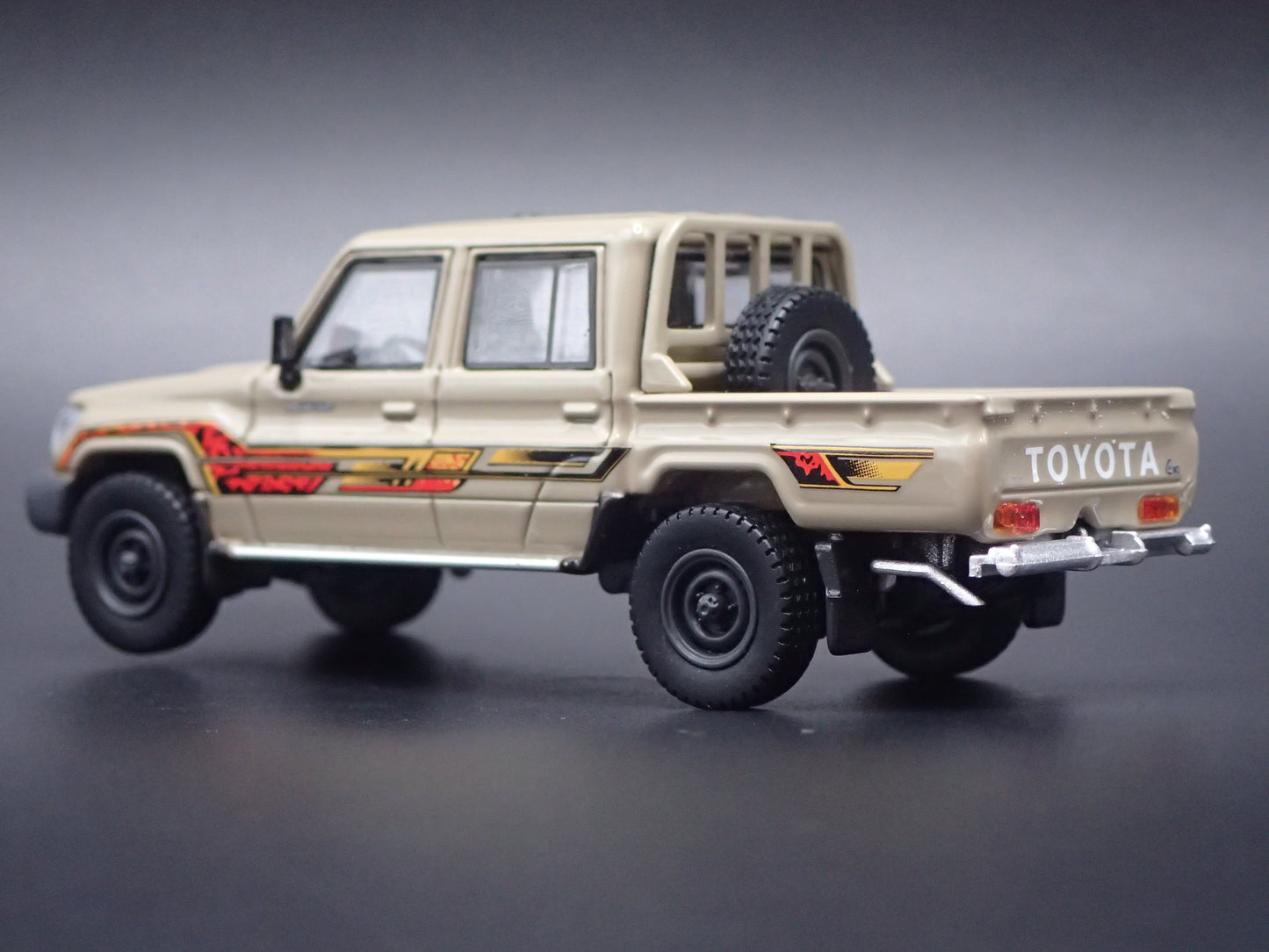 TOYOTA LAND CRUISER 70 SERIES DOUBLE CAB LC79 TRUCK 1/64 SCALE DIECAST MODEL CAR