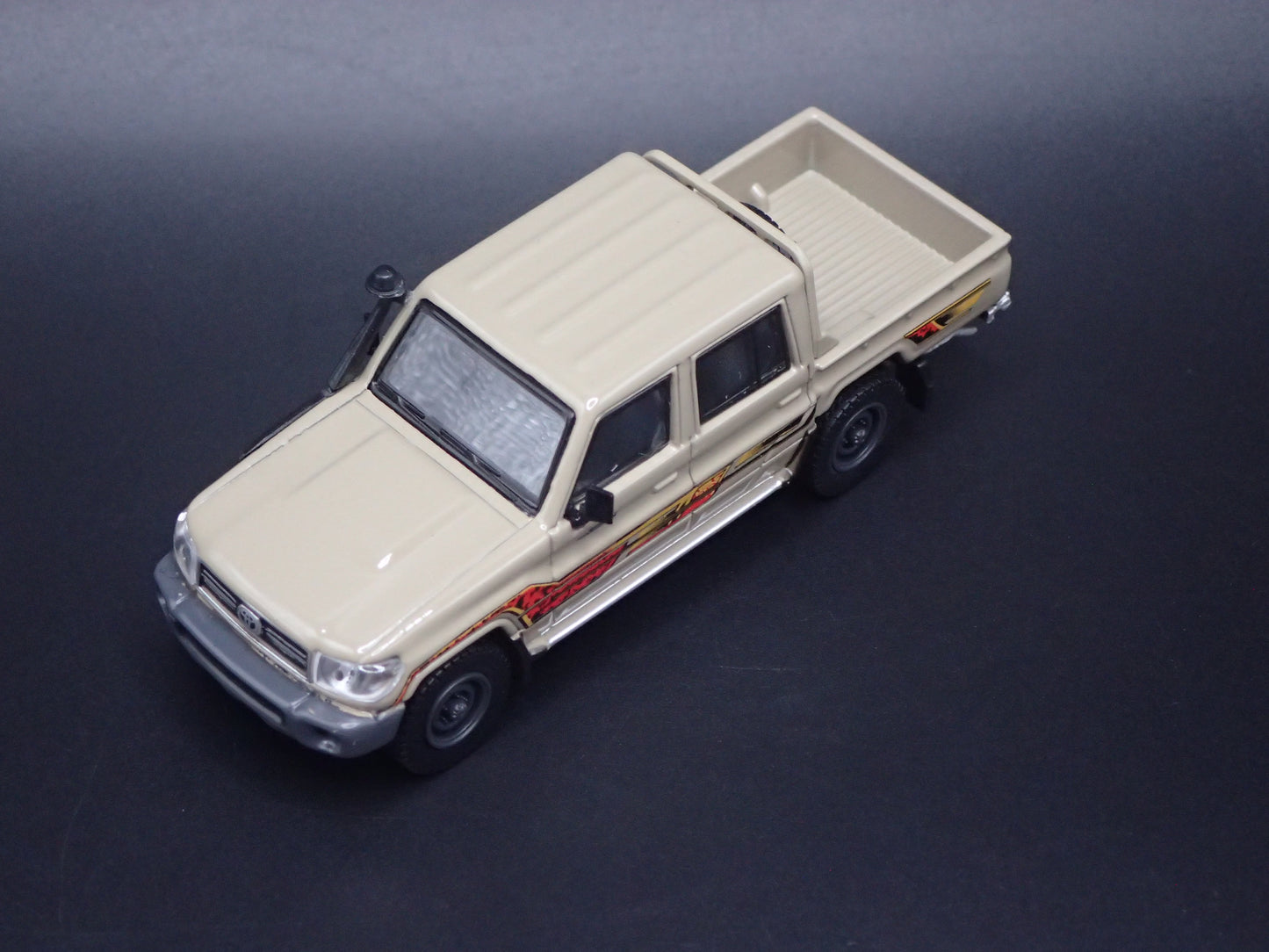 TOYOTA LAND CRUISER 70 SERIES DOUBLE CAB LC79 TRUCK 1/64 SCALE DIECAST MODEL CAR
