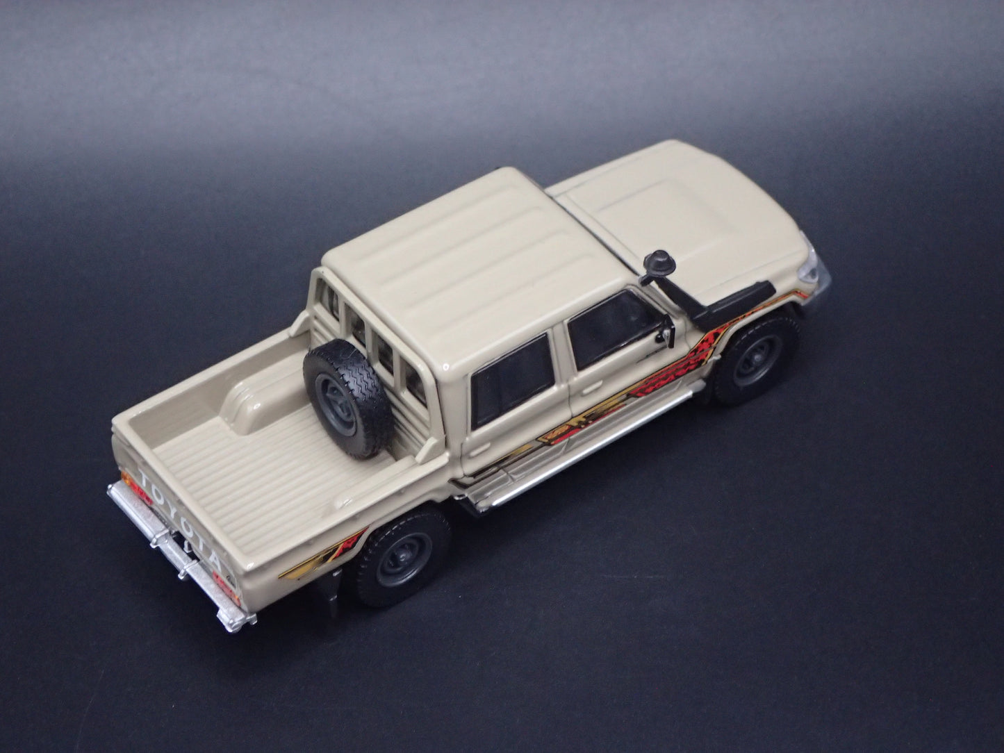 TOYOTA LAND CRUISER 70 SERIES DOUBLE CAB LC79 TRUCK 1/64 SCALE DIECAST MODEL CAR