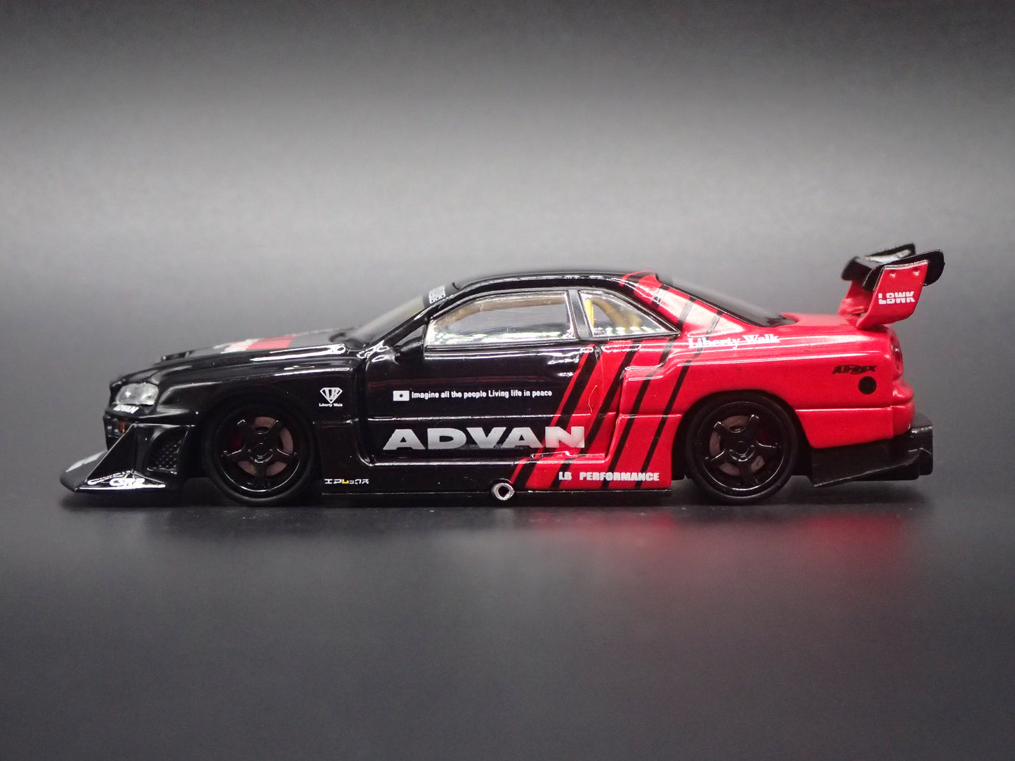 NISSAN SKYLINE LB-ER34 SUPER SILHOUTTE ADVAN 1:64 SCALE DIORAMA DIECAST MODEL CAR