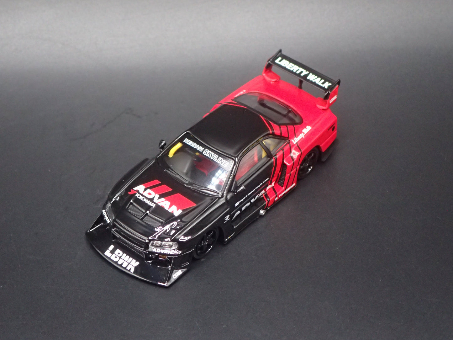NISSAN SKYLINE LB-ER34 SUPER SILHOUTTE ADVAN 1:64 SCALE DIORAMA DIECAST MODEL CAR