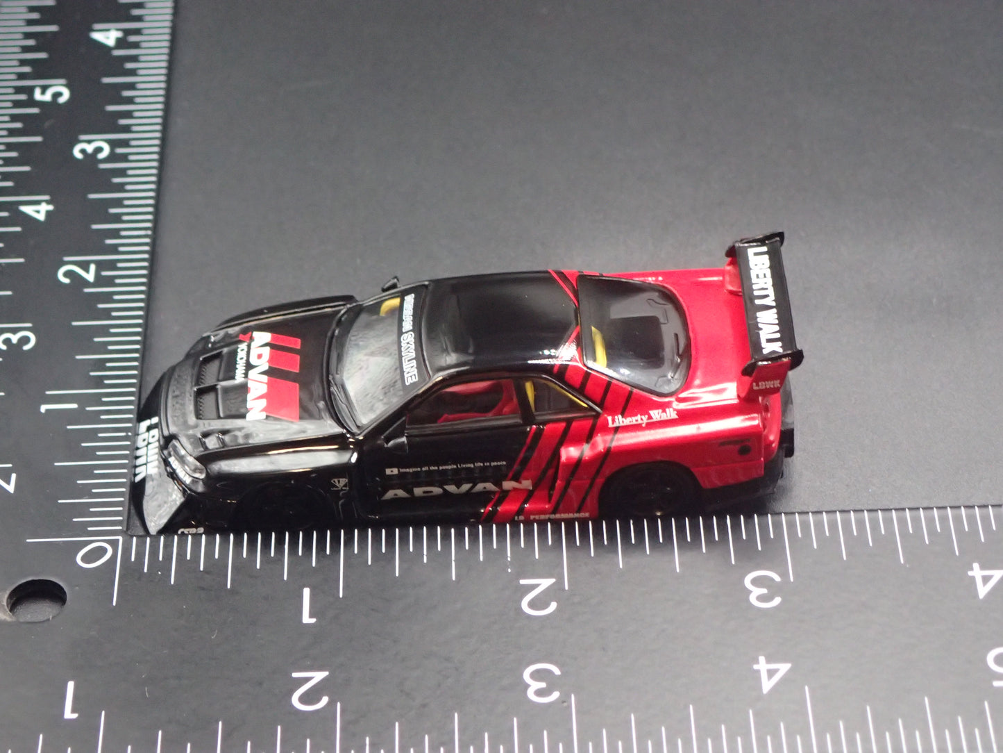 NISSAN SKYLINE LB-ER34 SUPER SILHOUTTE ADVAN 1:64 SCALE DIORAMA DIECAST MODEL CAR