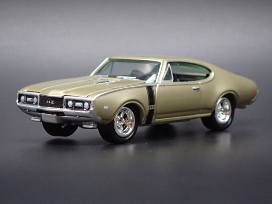 1968 68 OLDS OLDSMOBILE 442 1/64 SCALE COLLECTIBLE DIORAMA DIECAST MODEL CAR