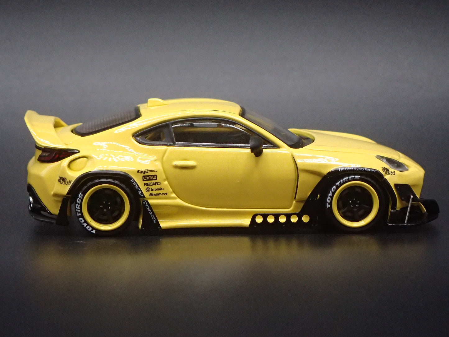 2021-2026 TOYOTA GR86 PANDEM 1/64 SCALE COLLECTIBLE DIORAMA DIECAST MODEL CAR