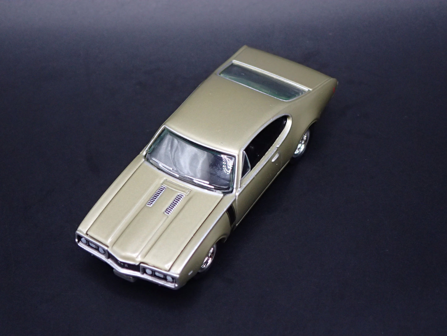 1968 68 OLDS OLDSMOBILE 442 1/64 SCALE COLLECTIBLE DIORAMA DIECAST MODEL CAR