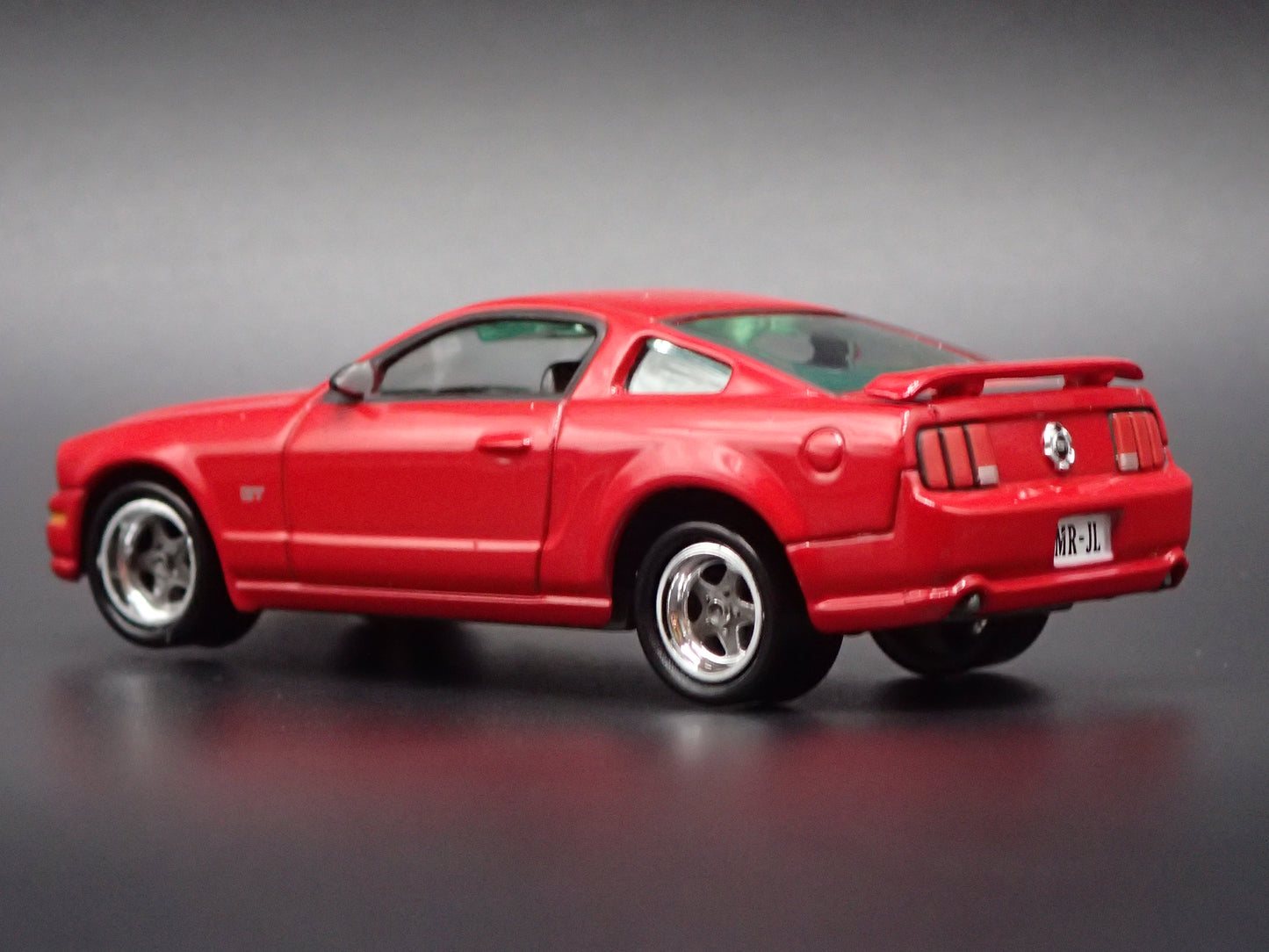2005-2009 FORD MUSTANG GT RED 1:64 SCALE COLLECTIBLE DIORAMA DIECAST MODEL CAR