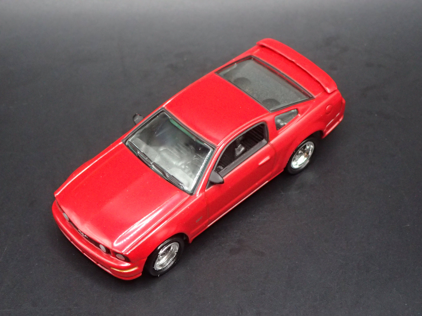2005-2009 FORD MUSTANG GT RED 1:64 SCALE COLLECTIBLE DIORAMA DIECAST MODEL CAR