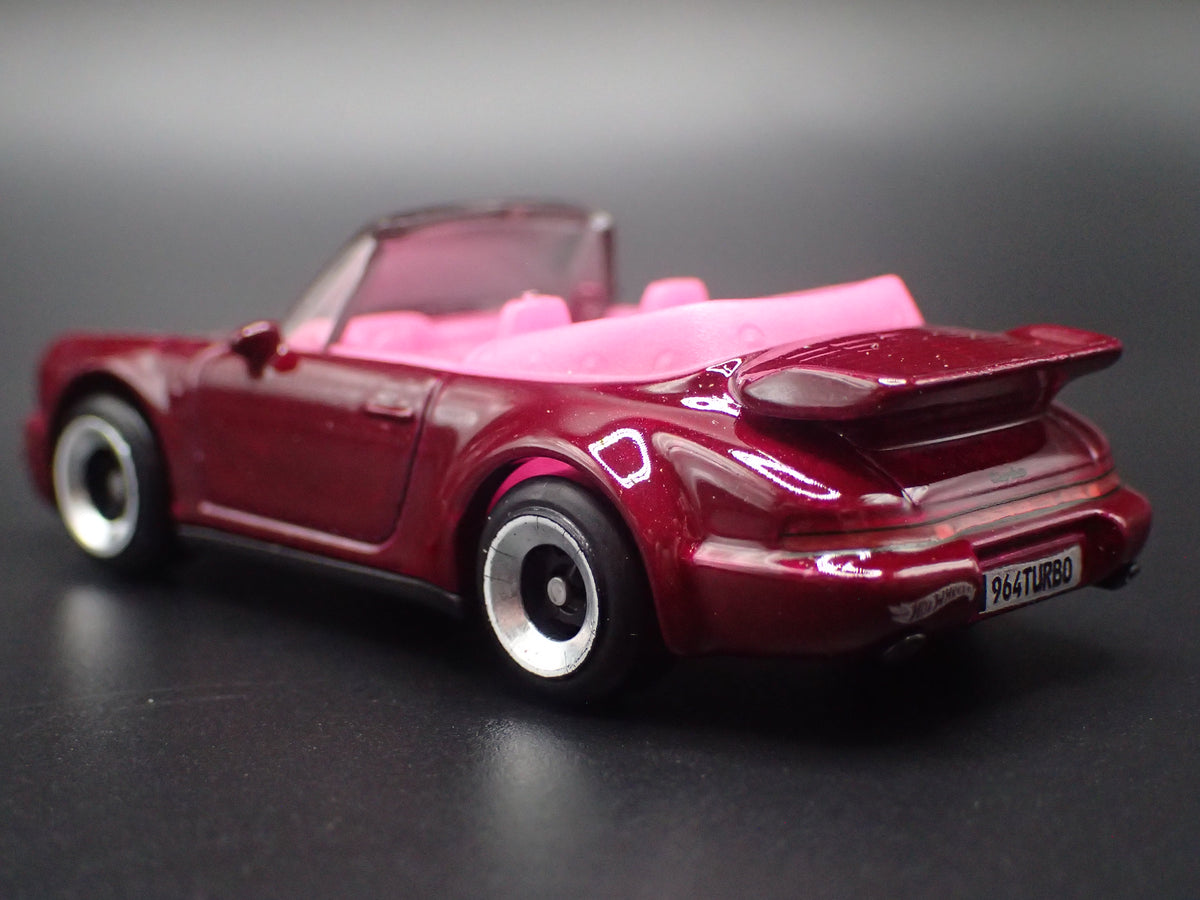 PORSCHE 911 TURBO CABRIOLET WINE 1:64 SCALE DIORAMA DIECAST MODEL CAR