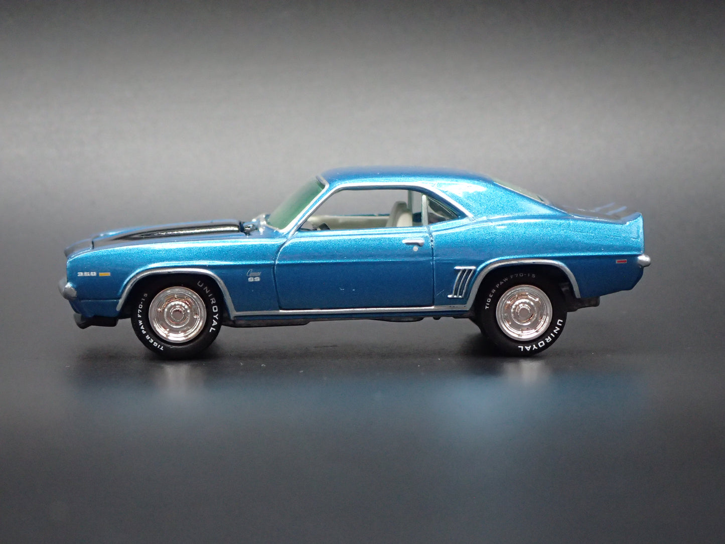 1969 69 CHEVY CHEVROLET CAMARO RS/SS 1:64 SCALE COLLECTIBLE DIECAST MODEL CAR