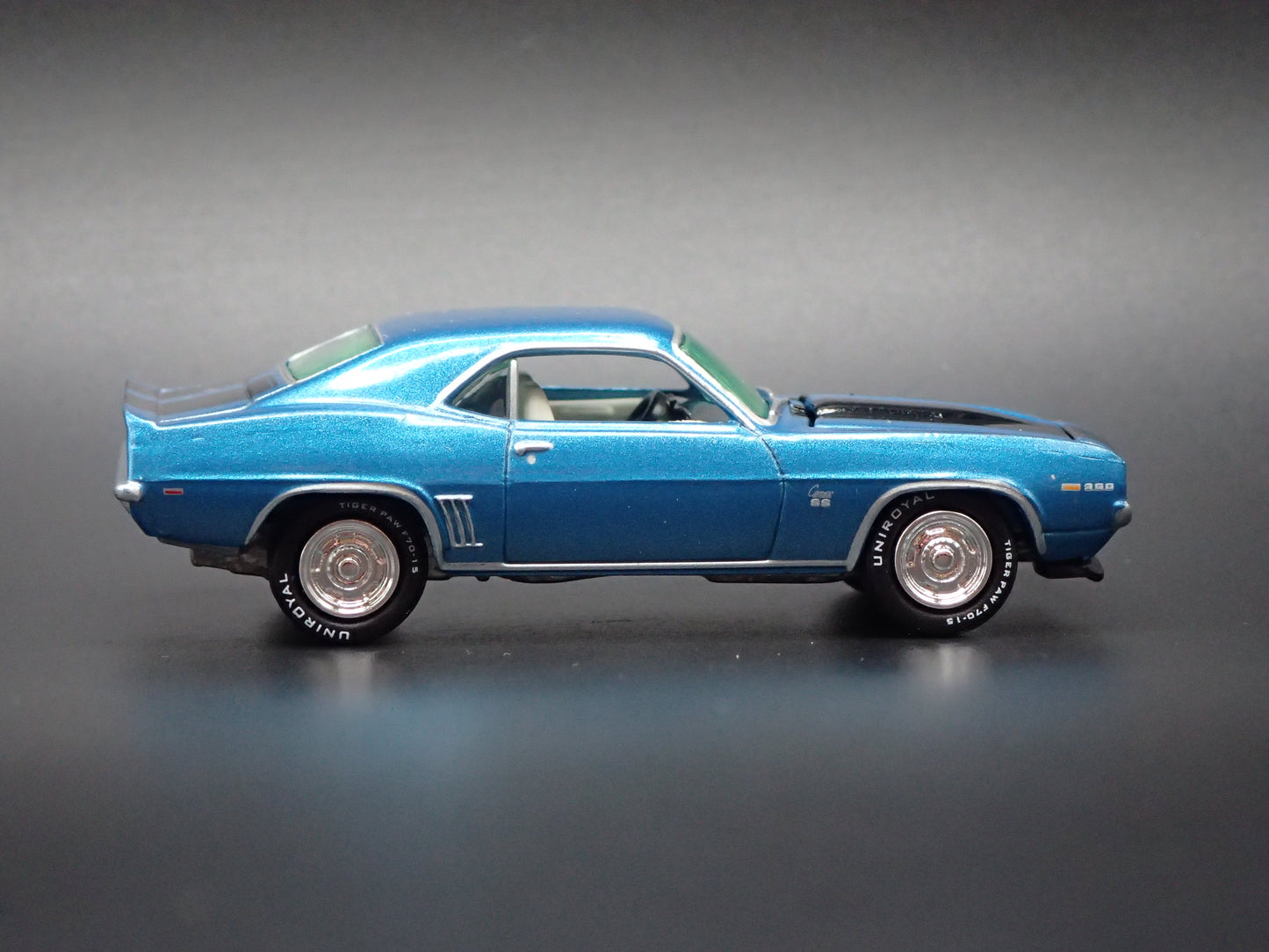 1969 69 CHEVY CHEVROLET CAMARO RS/SS 1:64 SCALE COLLECTIBLE DIECAST MODEL CAR