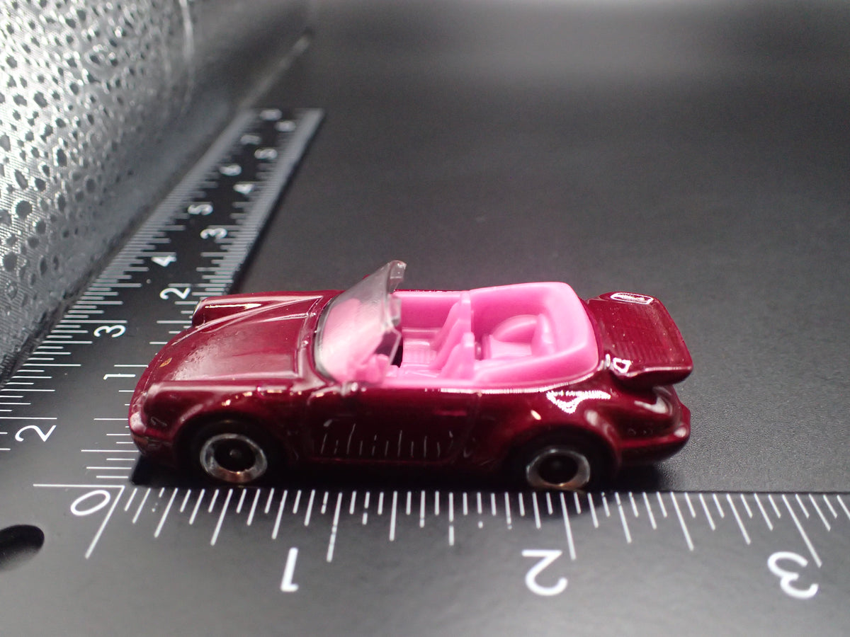 PORSCHE 911 TURBO CABRIOLET WINE 1:64 SCALE DIORAMA DIECAST MODEL CAR