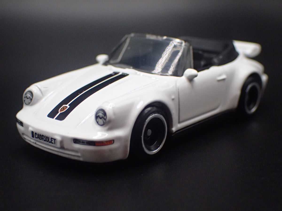PORSCHE 911 TURBO CABRIOLET WHITE 1:64 SCALE DIORAMA DIECAST MODEL CAR