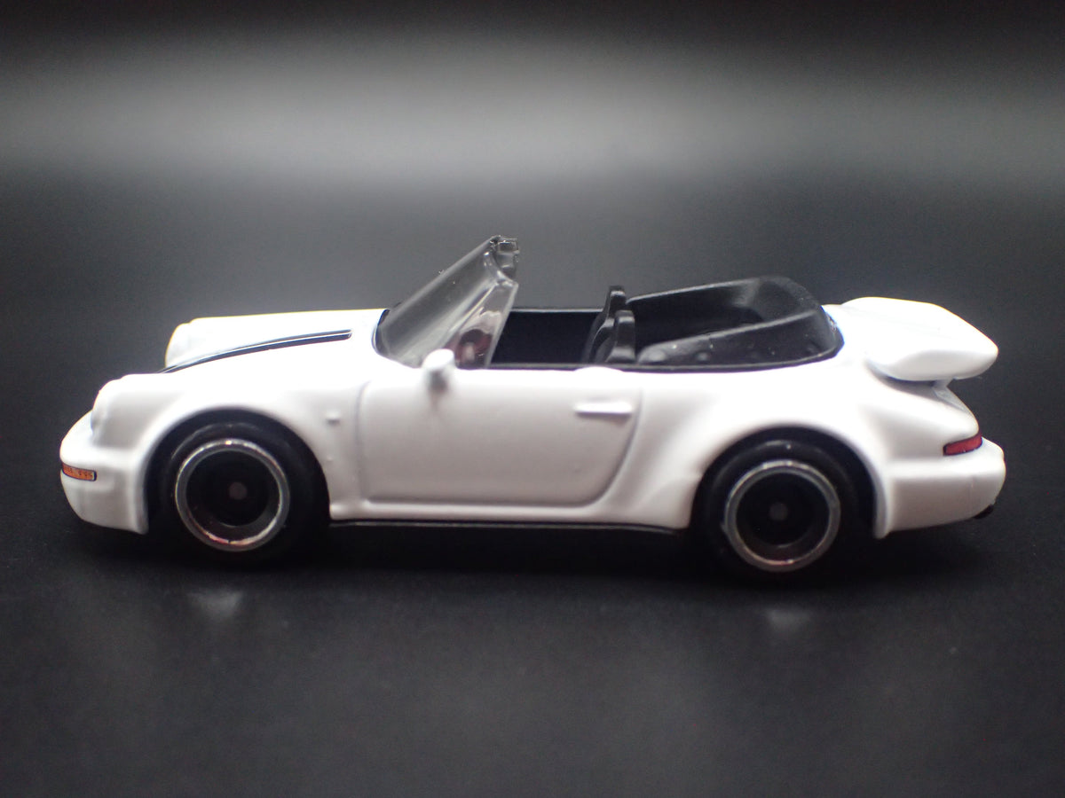 PORSCHE 911 TURBO CABRIOLET WHITE 1:64 SCALE DIORAMA DIECAST MODEL CAR