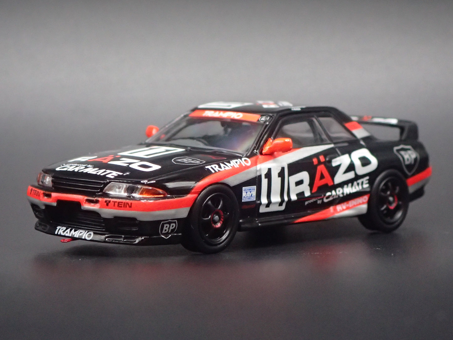 1989-1994 NISSAN SKYLINE GTR R32 RAZO TRAMPIO 1:64 SCALE DIORAMA DIECAST MODEL CAR