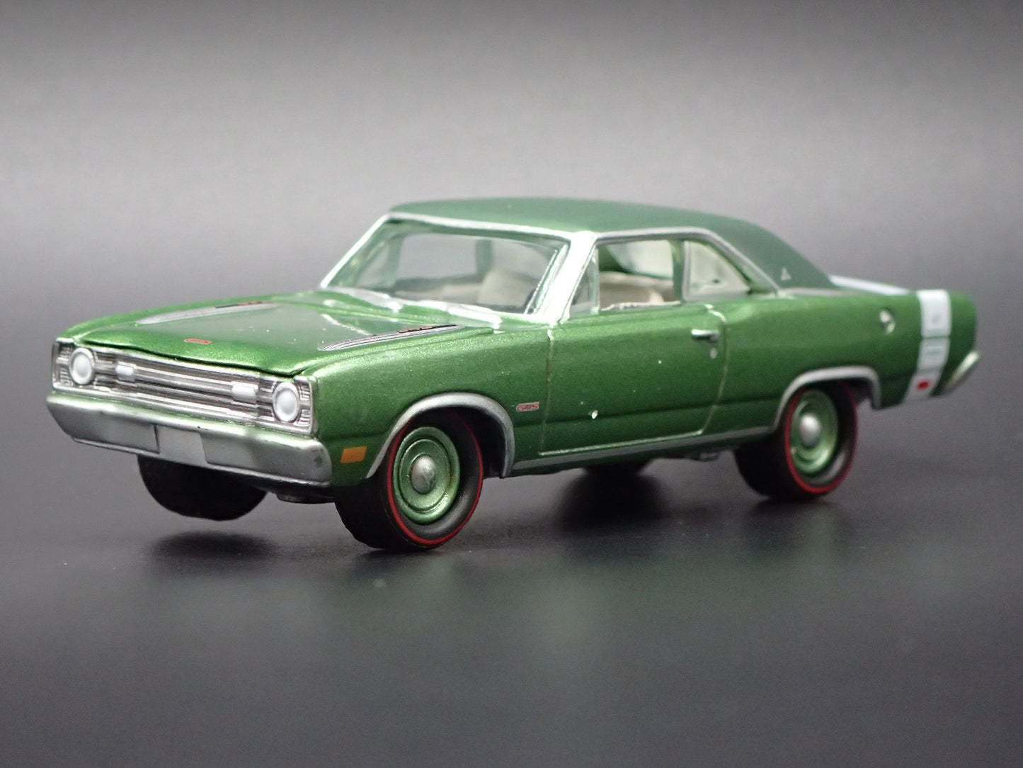 1969 69 DODGE DART GTS GREEN 1:64 SCALE COLLECTIBLE DIORAMA DIECAST MODEL CAR
