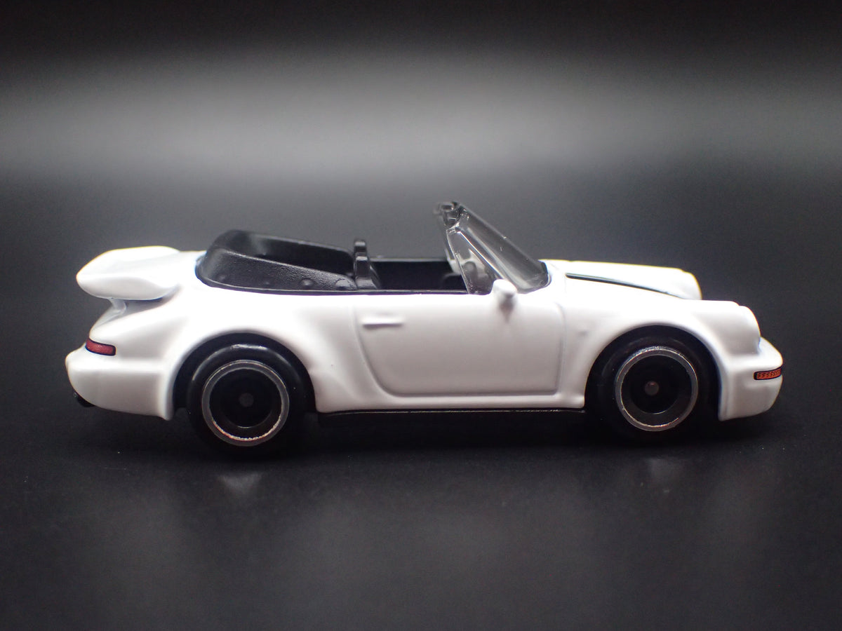 PORSCHE 911 TURBO CABRIOLET WHITE 1:64 SCALE DIORAMA DIECAST MODEL CAR