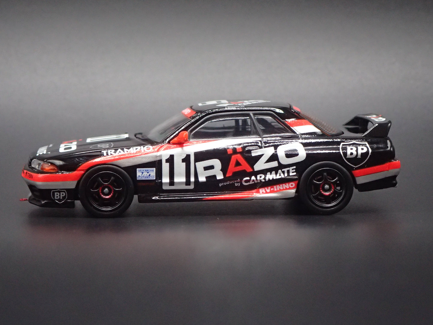 1989-1994 NISSAN SKYLINE GTR R32 RAZO TRAMPIO 1:64 SCALE DIORAMA DIECAST MODEL CAR