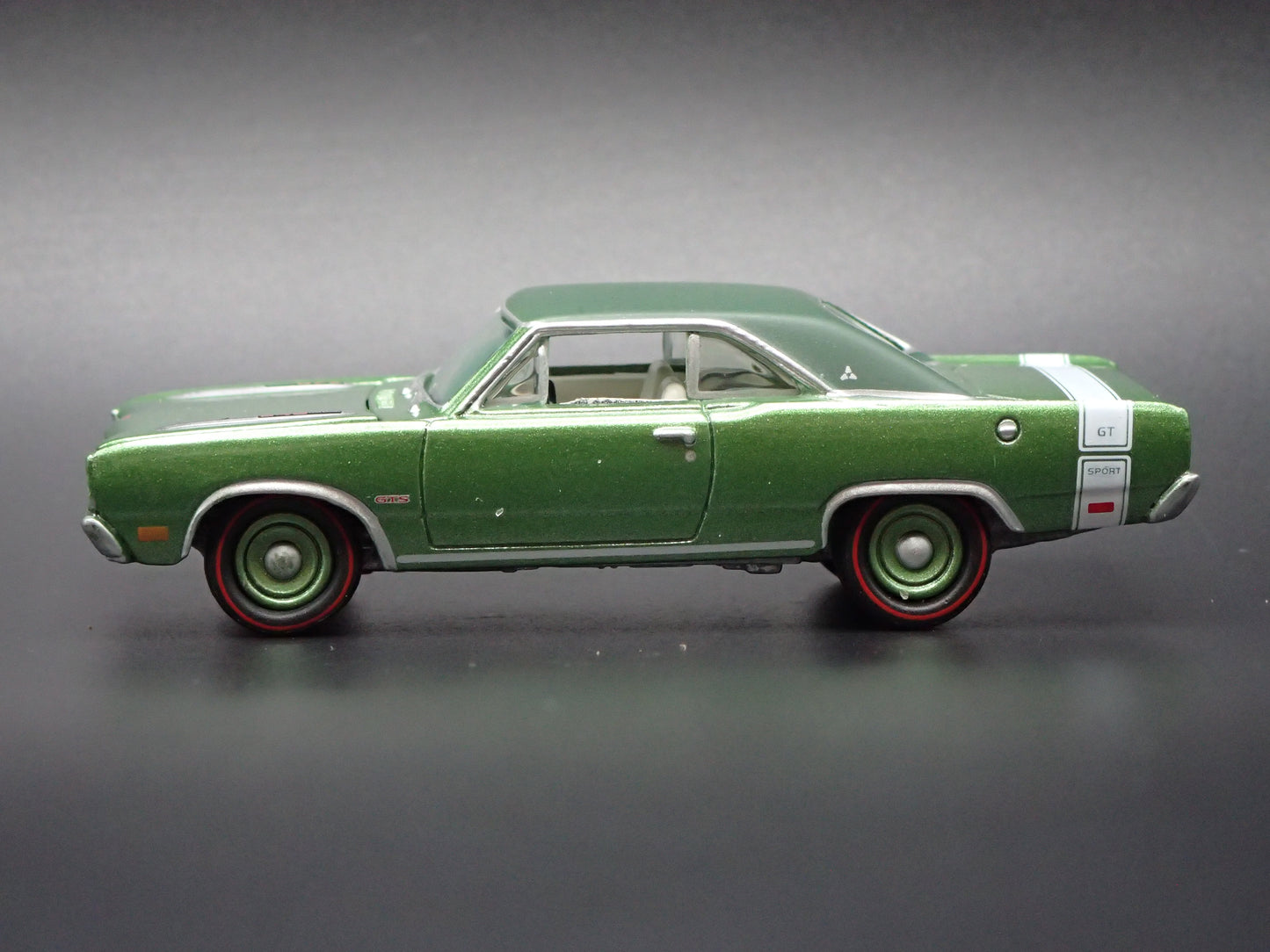 1969 69 DODGE DART GTS GREEN 1:64 SCALE COLLECTIBLE DIORAMA DIECAST MODEL CAR