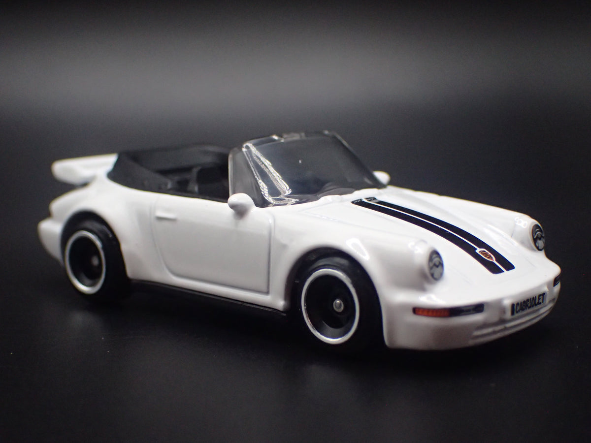 PORSCHE 911 TURBO CABRIOLET WHITE 1:64 SCALE DIORAMA DIECAST MODEL CAR