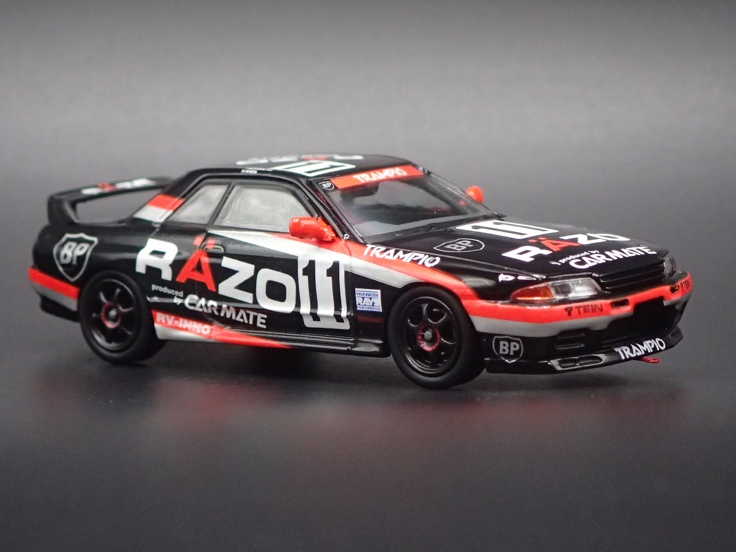 1989-1994 NISSAN SKYLINE GTR R32 RAZO TRAMPIO 1:64 SCALE DIORAMA DIECAST MODEL CAR