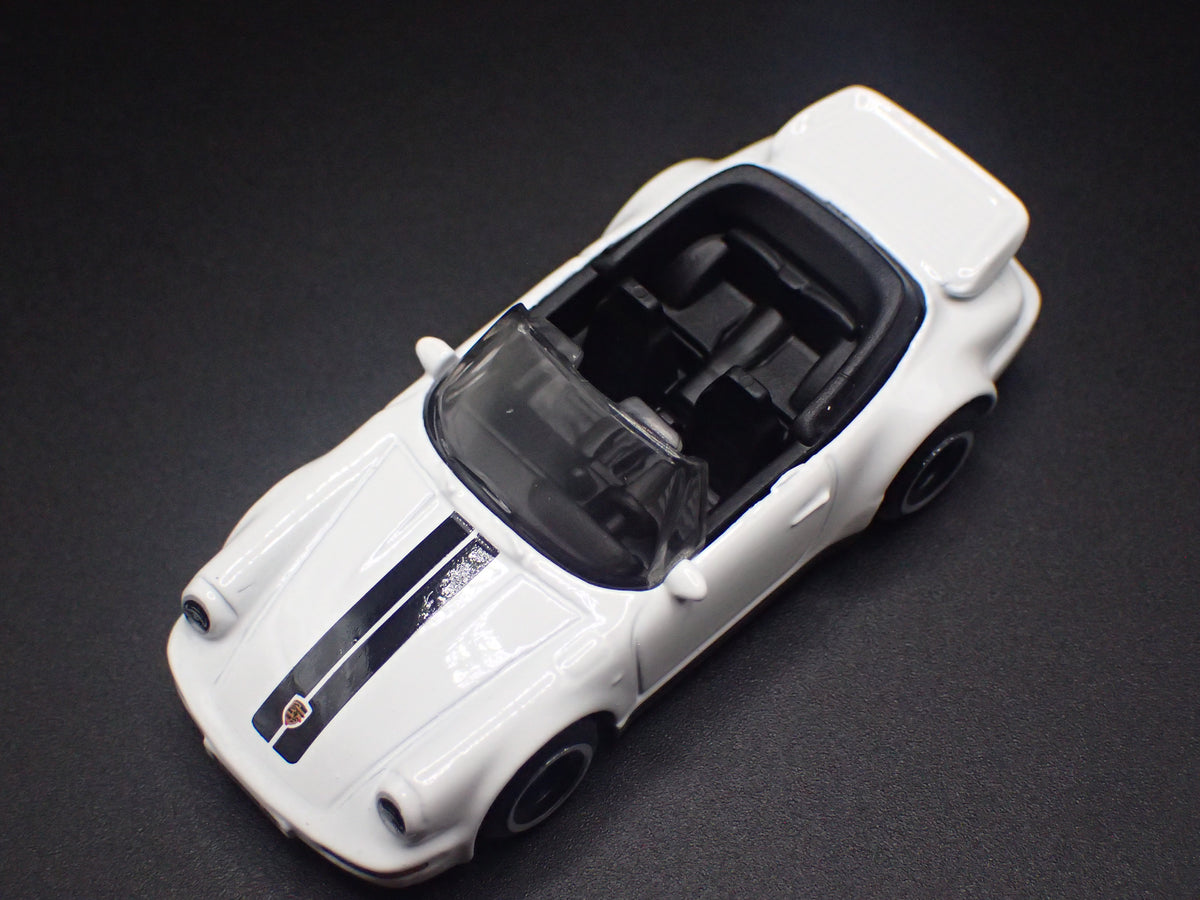 PORSCHE 911 TURBO CABRIOLET WHITE 1:64 SCALE DIORAMA DIECAST MODEL CAR