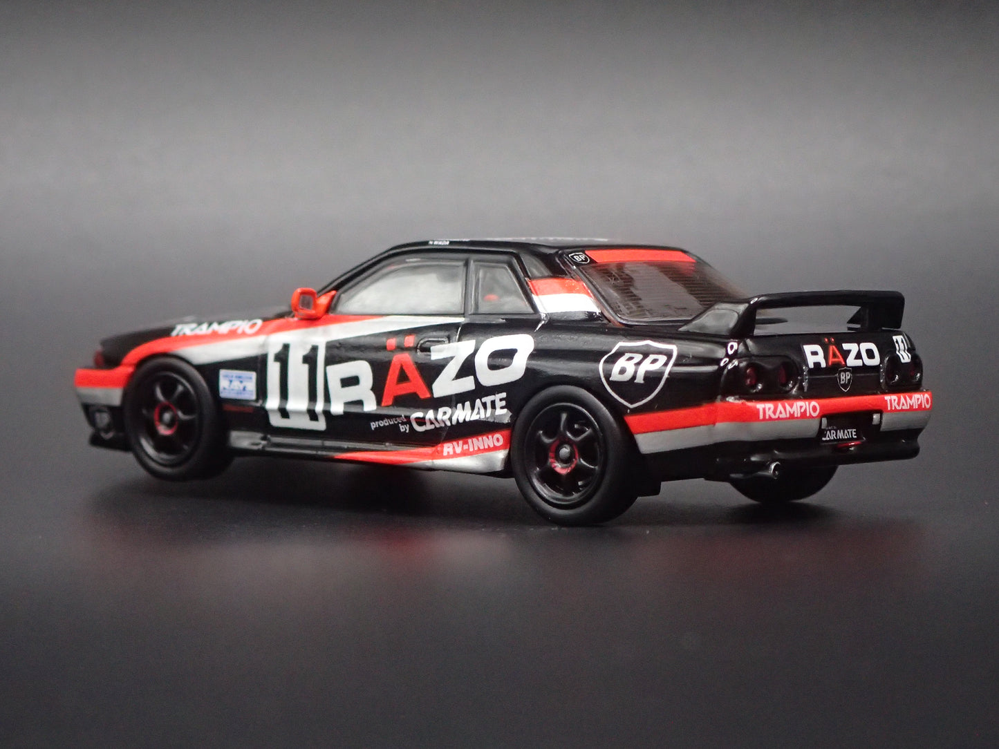 1989-1994 NISSAN SKYLINE GTR R32 RAZO TRAMPIO 1:64 SCALE DIORAMA DIECAST MODEL CAR