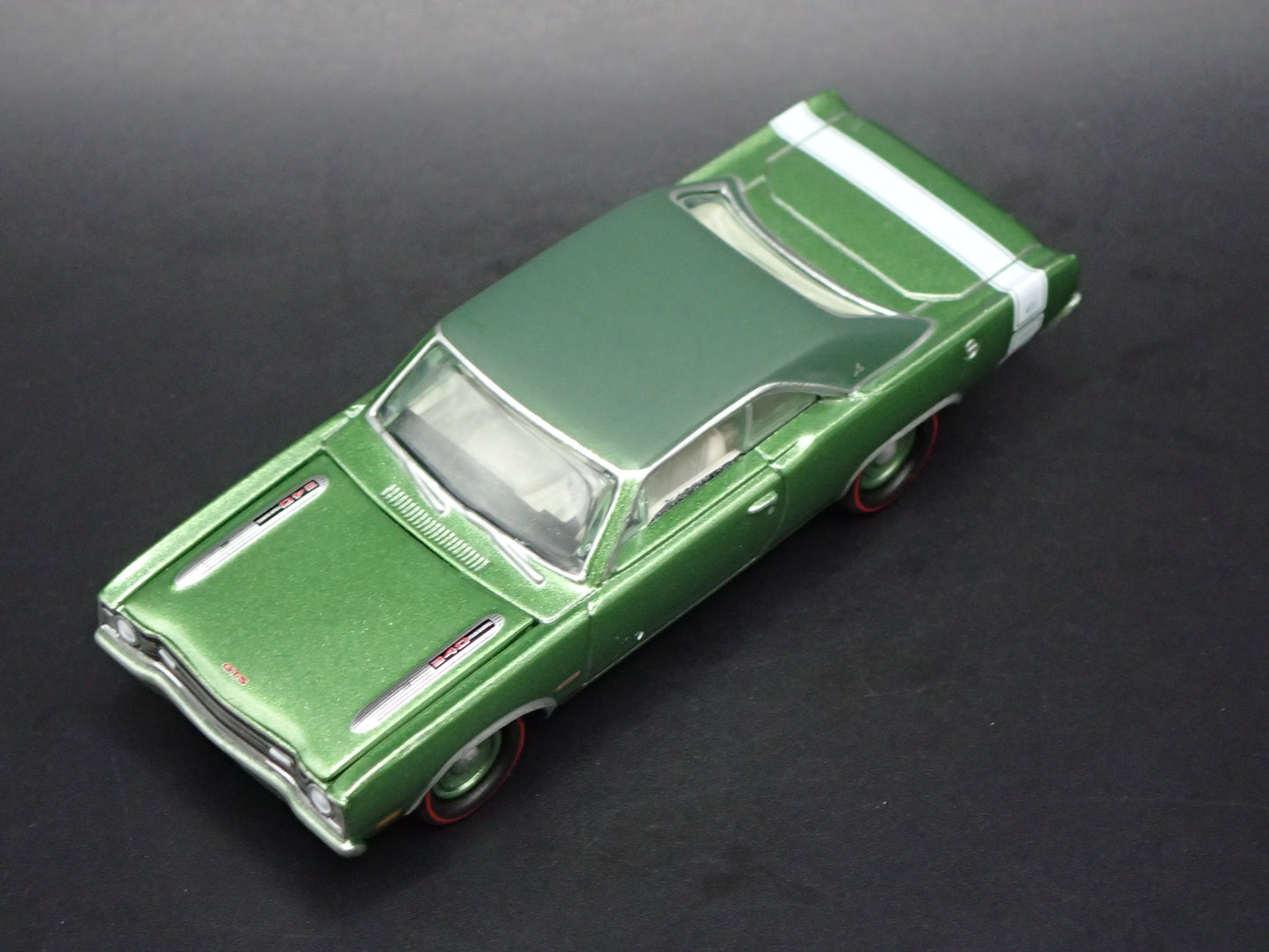 1969 69 DODGE DART GTS GREEN 1:64 SCALE COLLECTIBLE DIORAMA DIECAST MODEL CAR