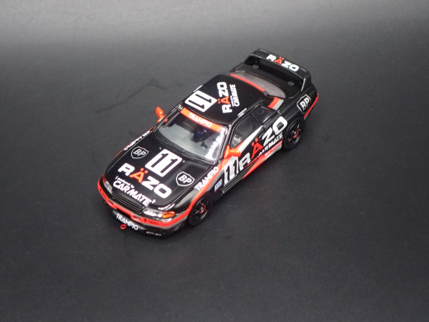 1989-1994 NISSAN SKYLINE GTR R32 RAZO TRAMPIO 1:64 SCALE DIORAMA DIECAST MODEL CAR