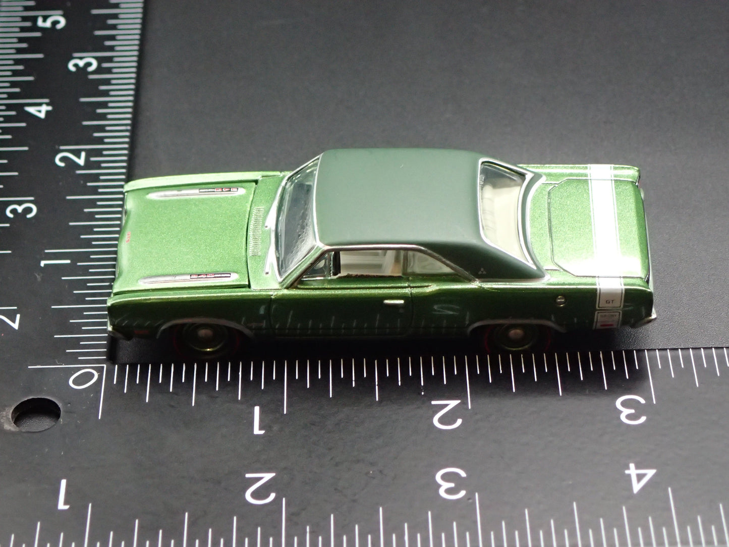 1969 69 DODGE DART GTS GREEN 1:64 SCALE COLLECTIBLE DIORAMA DIECAST MODEL CAR