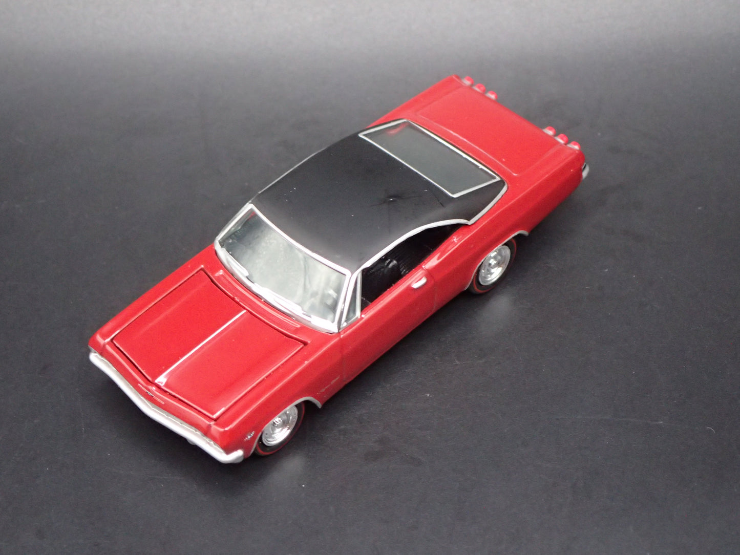1965 65 CHEVY CHEVROLET IMPALA SS RED 1:64 SCALE DIORAMA DIECAST MODEL CAR