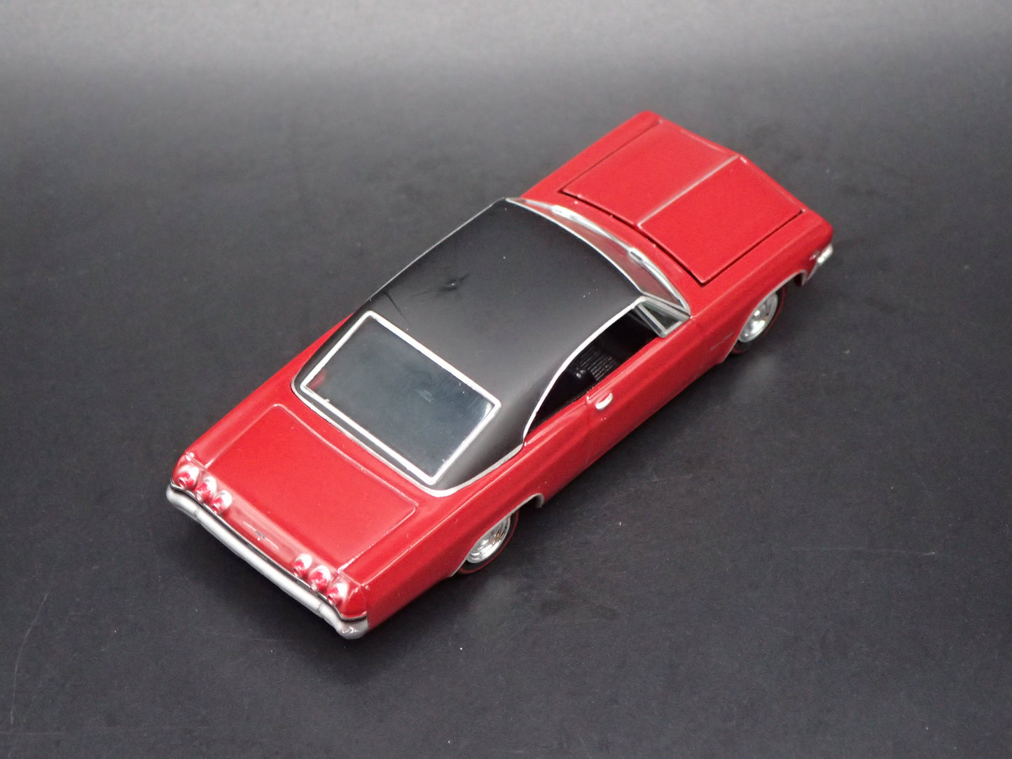 1965 65 CHEVY CHEVROLET IMPALA SS RED 1:64 SCALE DIORAMA DIECAST MODEL CAR