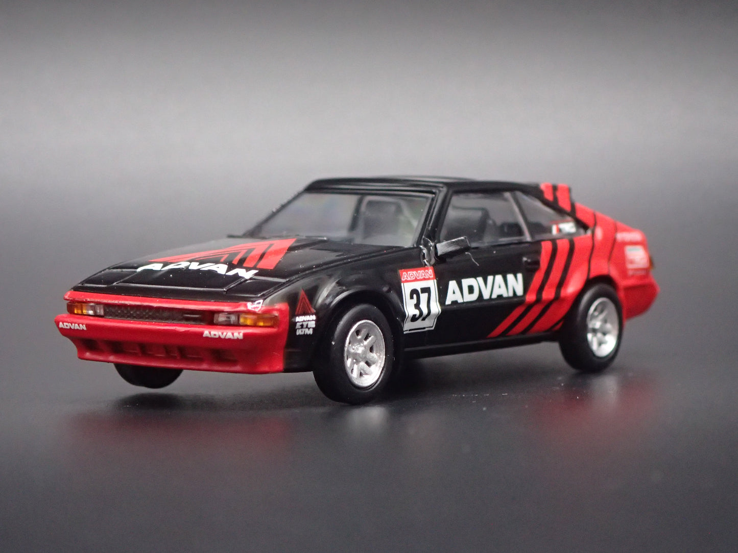 1982-1986 TOYOTA CELICA SUPRA XX ADVAN 1/64 SCALE DIORAMA DIECAST MODEL CAR