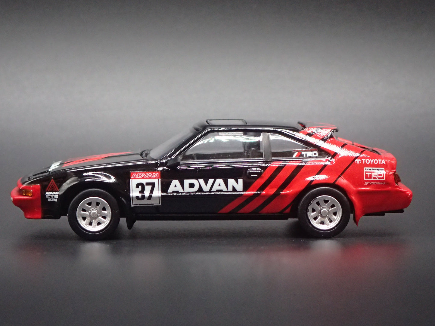 1982-1986 TOYOTA CELICA SUPRA XX ADVAN 1/64 SCALE DIORAMA DIECAST MODEL CAR