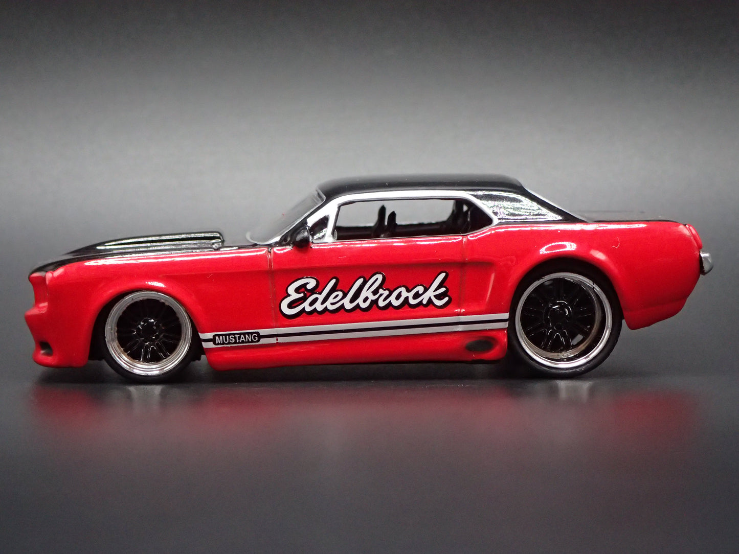 1965 65 FORD MUSTANG COUPE EDELBROCK RED 1:64 SCALE DIORAMA DIECAST MODEL CAR