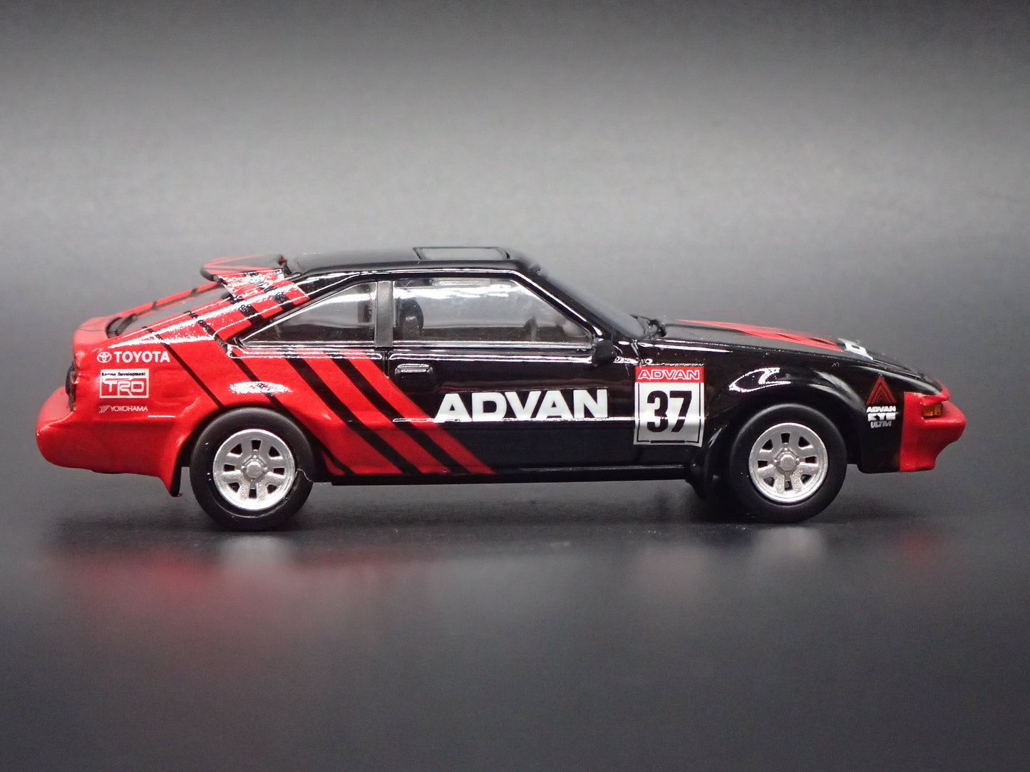 1982-1986 TOYOTA CELICA SUPRA XX ADVAN 1/64 SCALE DIORAMA DIECAST MODEL CAR