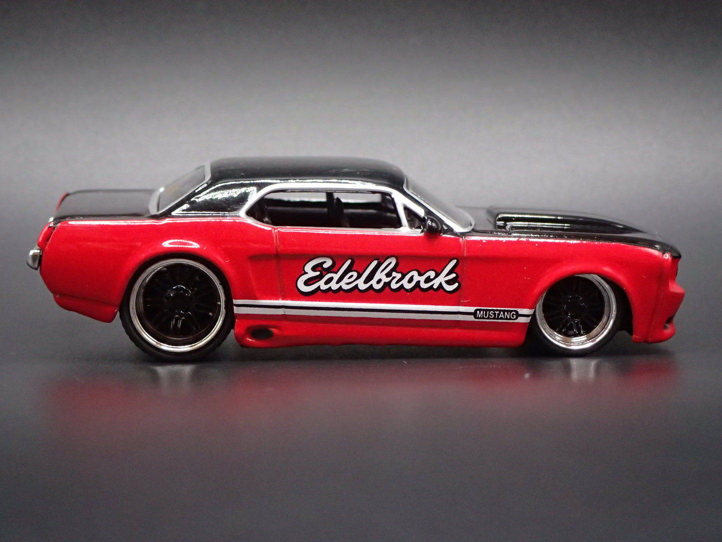 1965 65 FORD MUSTANG COUPE EDELBROCK RED 1:64 SCALE DIORAMA DIECAST MODEL CAR