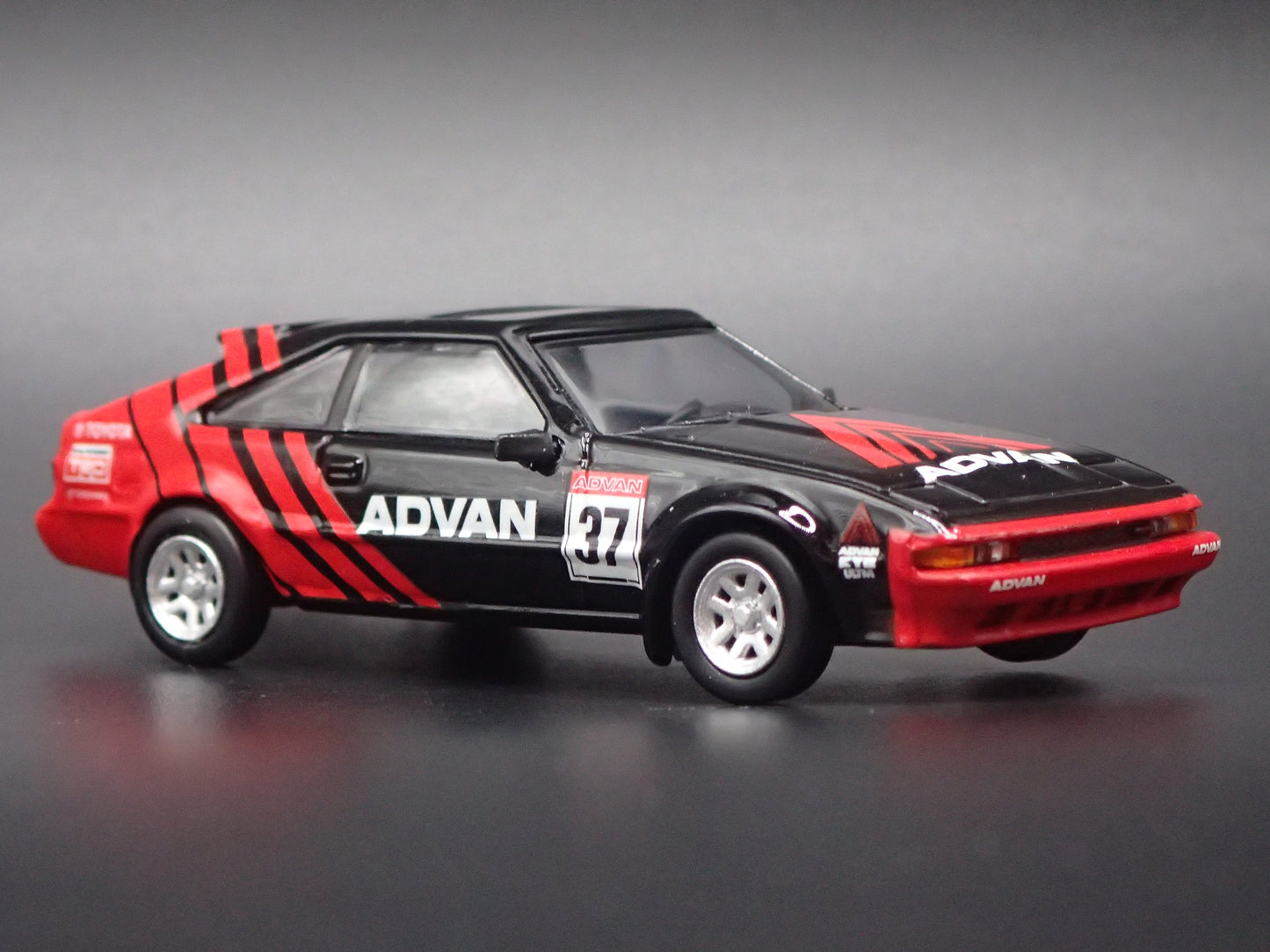 1982-1986 TOYOTA CELICA SUPRA XX ADVAN 1/64 SCALE DIORAMA DIECAST MODEL CAR