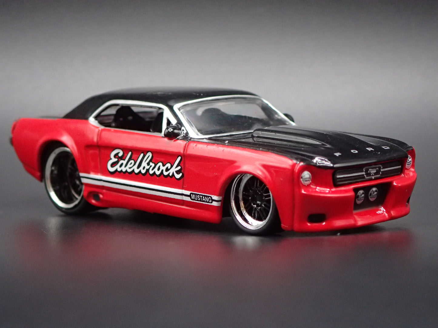 1965 65 FORD MUSTANG COUPE EDELBROCK RED 1:64 SCALE DIORAMA DIECAST MODEL CAR