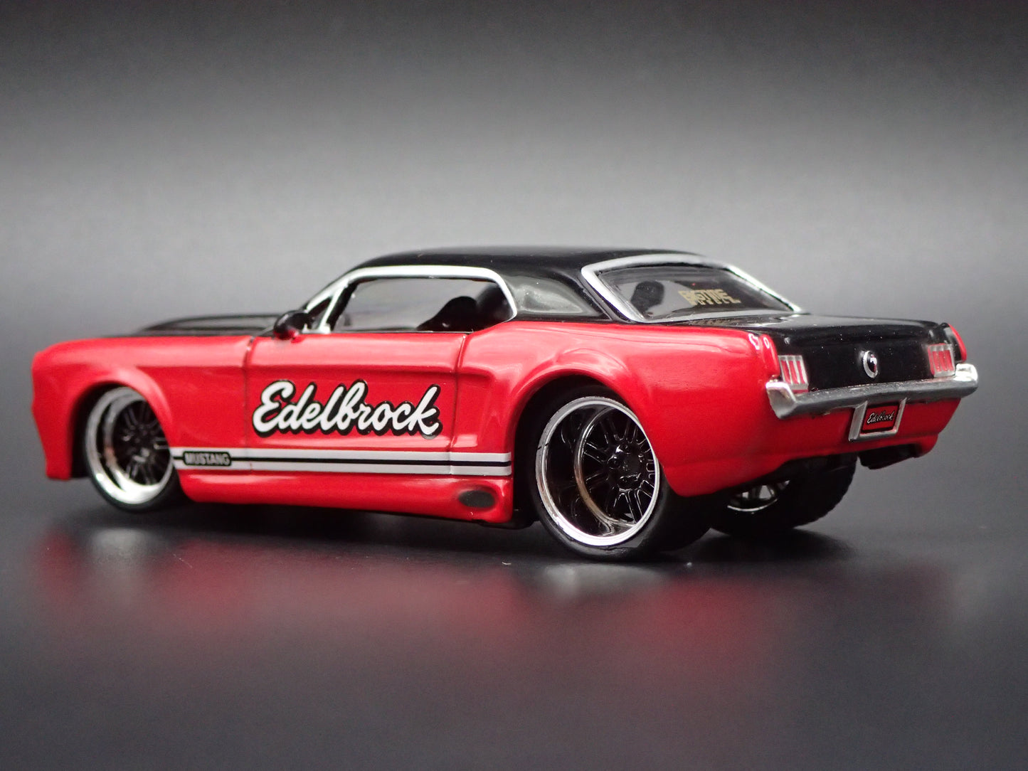 1965 65 FORD MUSTANG COUPE EDELBROCK RED 1:64 SCALE DIORAMA DIECAST MODEL CAR