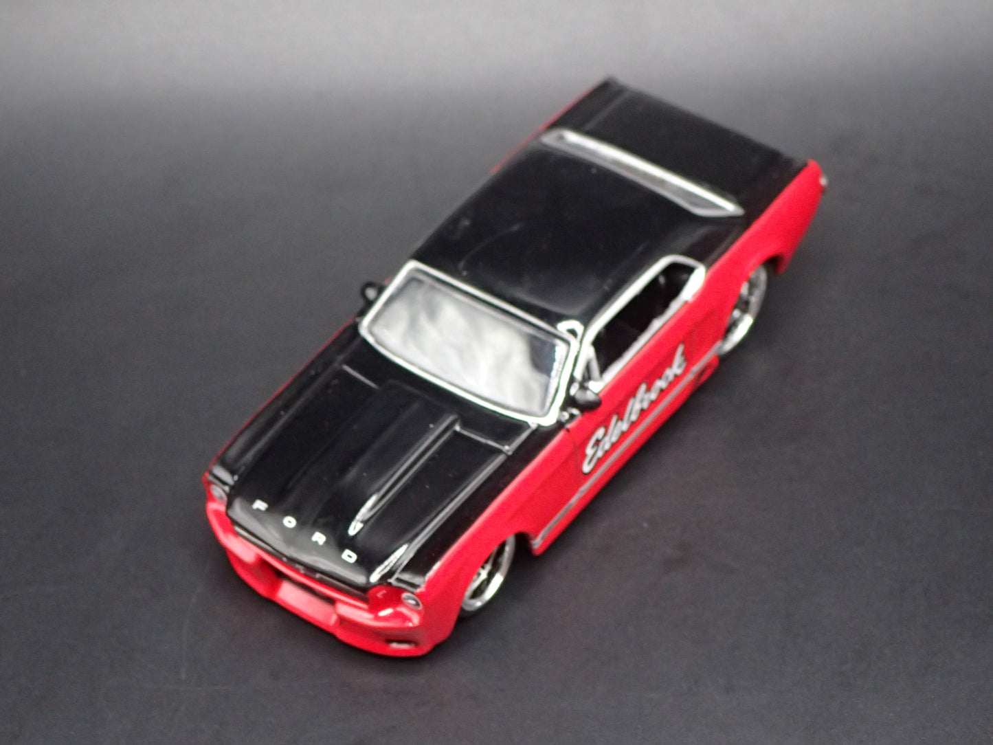 1965 65 FORD MUSTANG COUPE EDELBROCK RED 1:64 SCALE DIORAMA DIECAST MODEL CAR