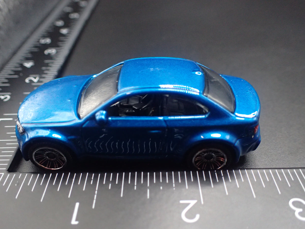 2007-2013 BMW 1M COUPE E82 1:64 SCALE COLLECTIBLE DIORAMA DIECAST MODEL CAR