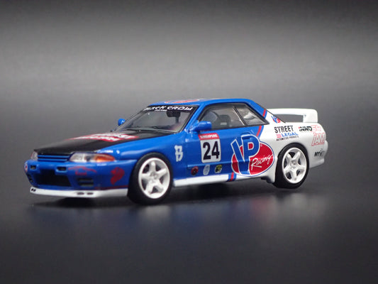 1989-1994 NISSAN SKYLINE GTR R32 VP RACING 1:64 SCALE DIORAMA DIECAST MODEL CAR