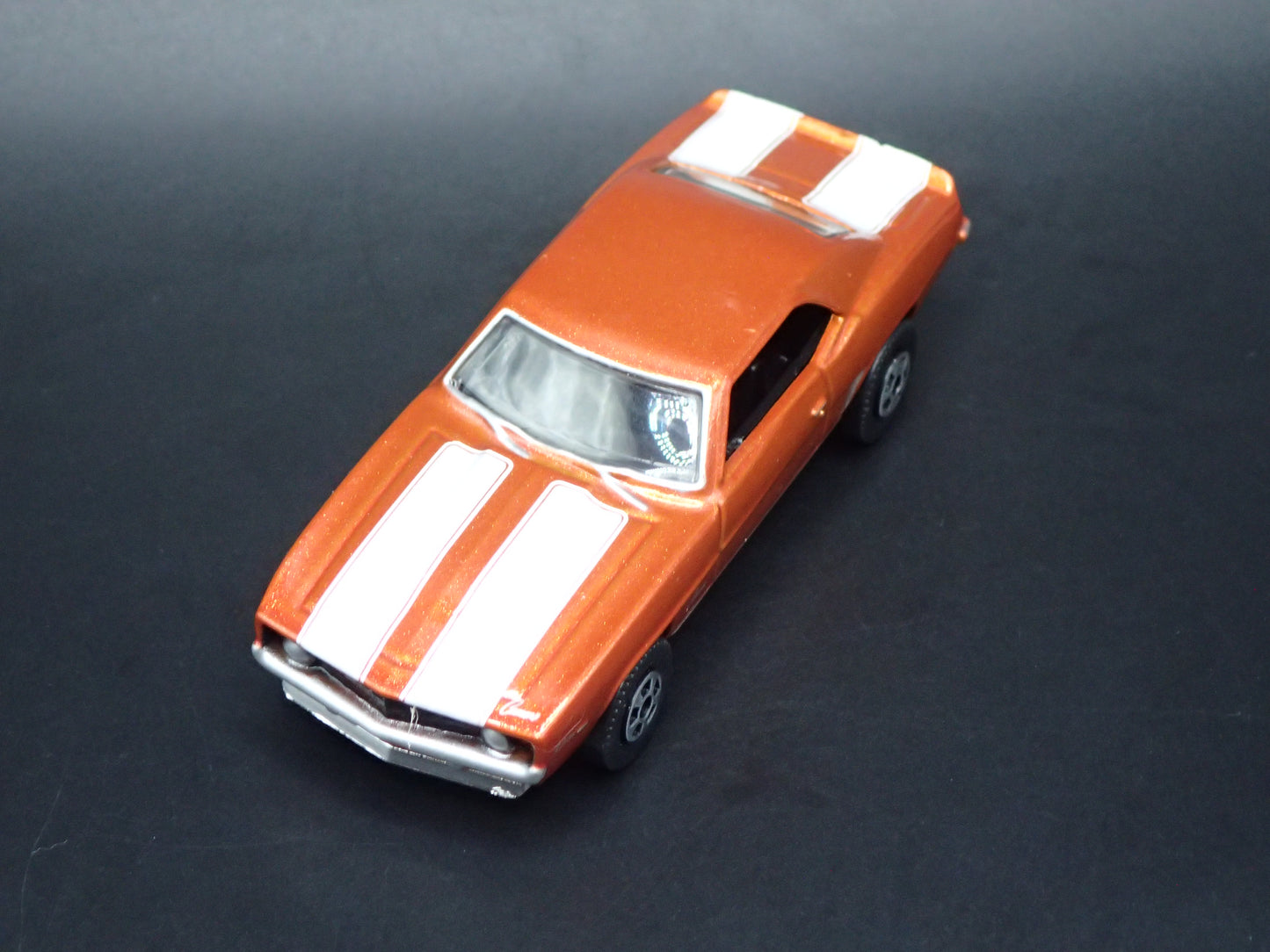 1969 69 CHEVY CHEVROLET CAMARO 1/64 SCALE COLLECTIBLE DIORAMA DIECAST MODEL CAR