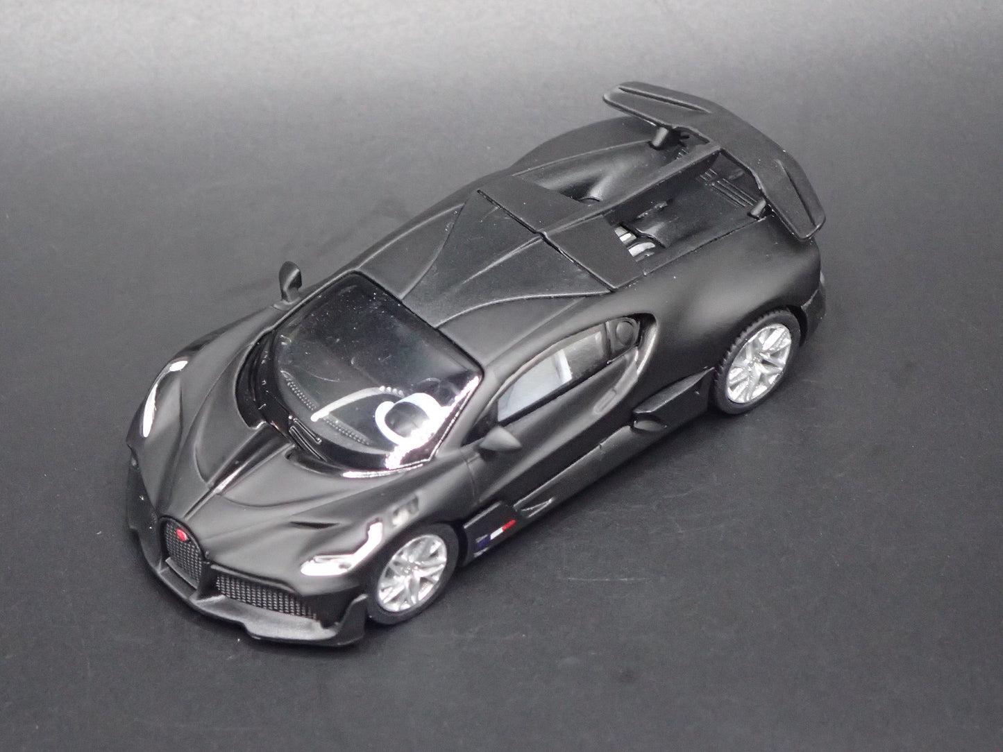 2019-2021 BUGATTI DIVO SUPER CAR BLACK 1:64 SCALE COLLECTIBLE DIECAST MODEL CAR