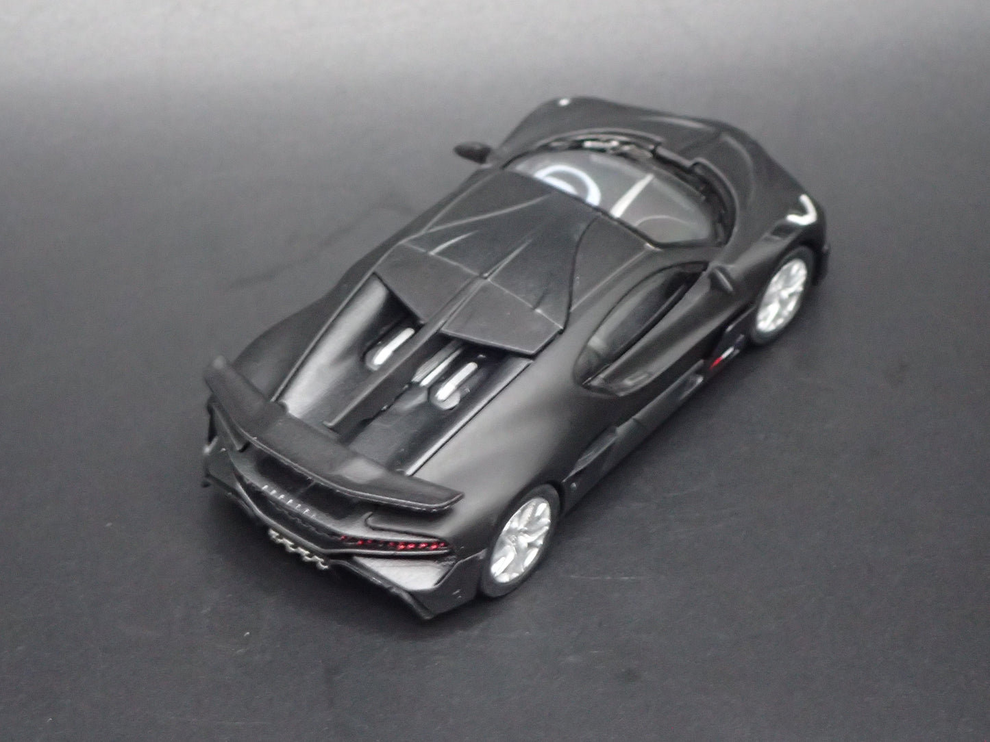 2019-2021 BUGATTI DIVO SUPER CAR BLACK 1:64 SCALE COLLECTIBLE DIECAST MODEL CAR